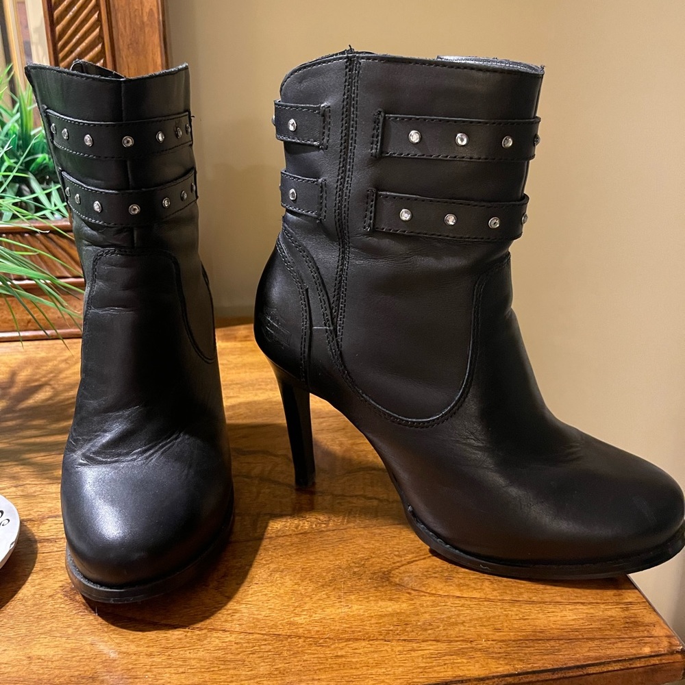Harley Davidson Leather Black Heeled Boots. - Picture 6 of 6